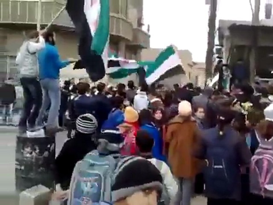 فري برس   مظاهرة طلابية لأطفـال الحرية في بـرزة عروس دمشـق 29 1 2012 ج3