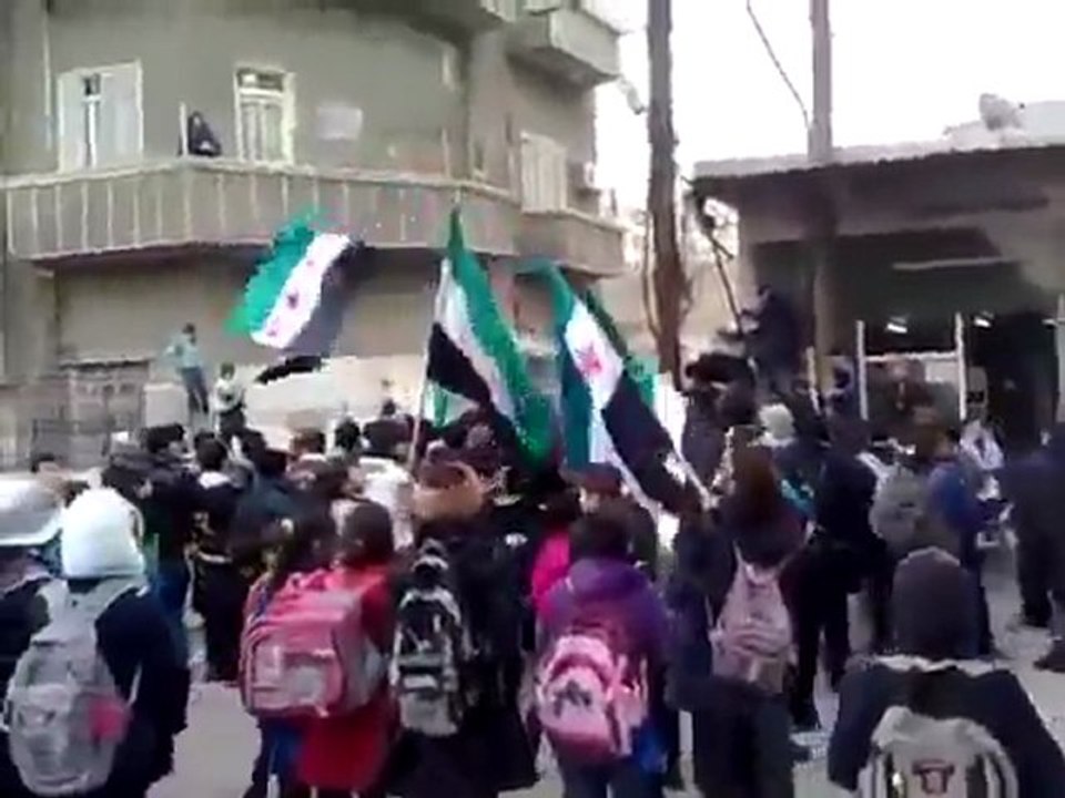 فري برس   مظاهرة طلابية لأطفـال الحرية في بـرزة عروس دمشـق 29 1 2012 ج2