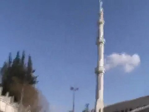 فري برس ريف دمشق حمورية قصف مئذنة مسجد الخولاني من قبل عصابات الاسد 28 1 2012