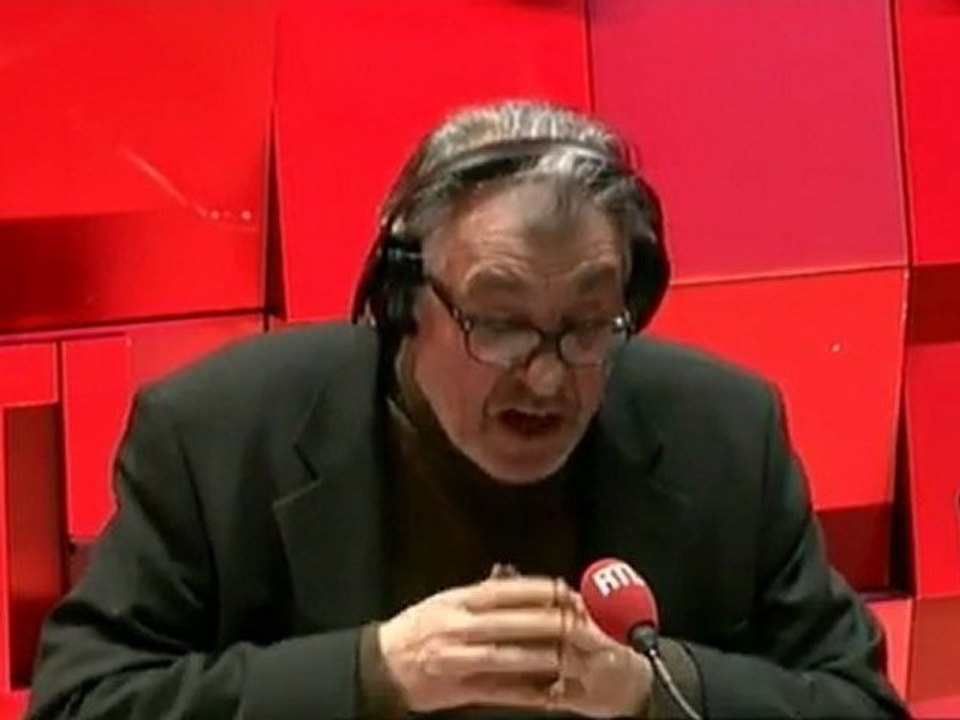 Serge July : "Nicolas Sarkozy joue petits bras"