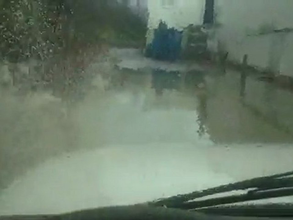 Land Rover Discovery , passage eau et boue.