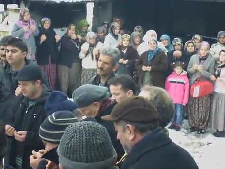 EMİNEGÜL YORULMAZIN CENAZESİ.