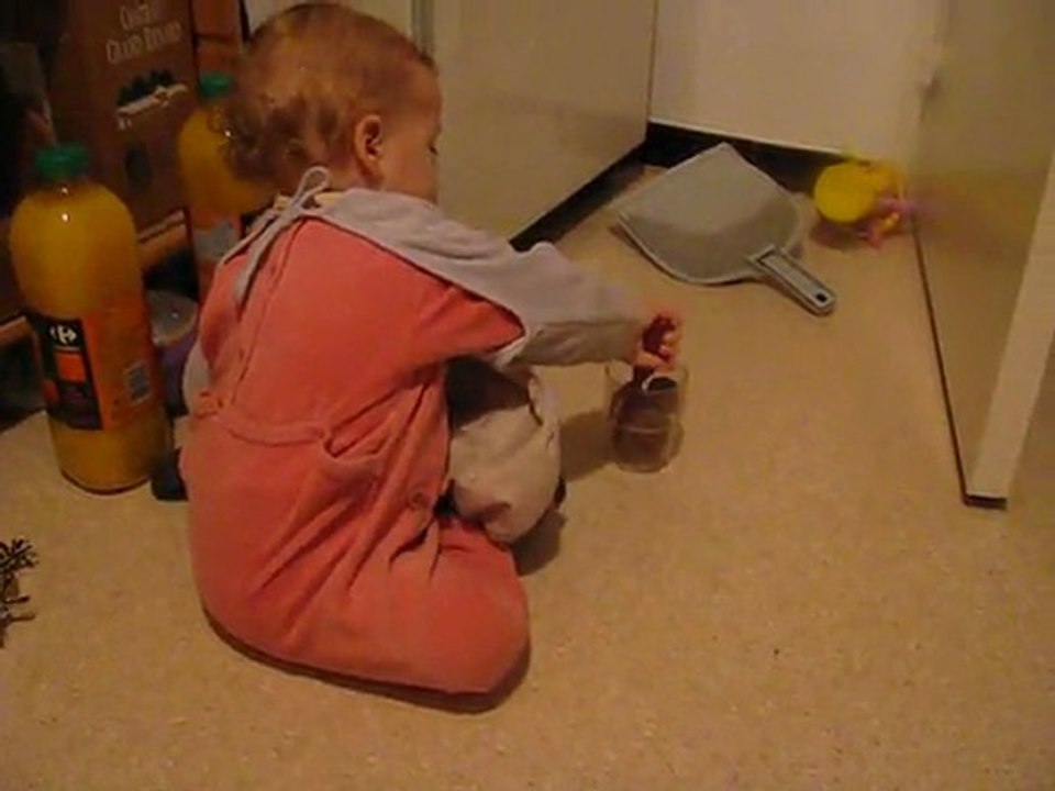 15 mois- manip noix.avi