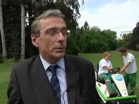 ETESIA bahia M2E premiere tondeuse autoportée professionnelle 100% électrique au monde