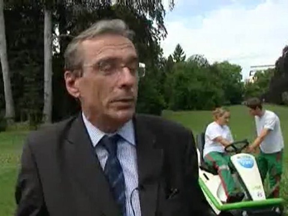 ETESIA bahia M2E premiere tondeuse autoportée professionnelle 100% électrique au monde