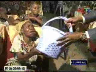 Remise des paniers à plus de 300 femmes de Ouenzé par Serges Bouya