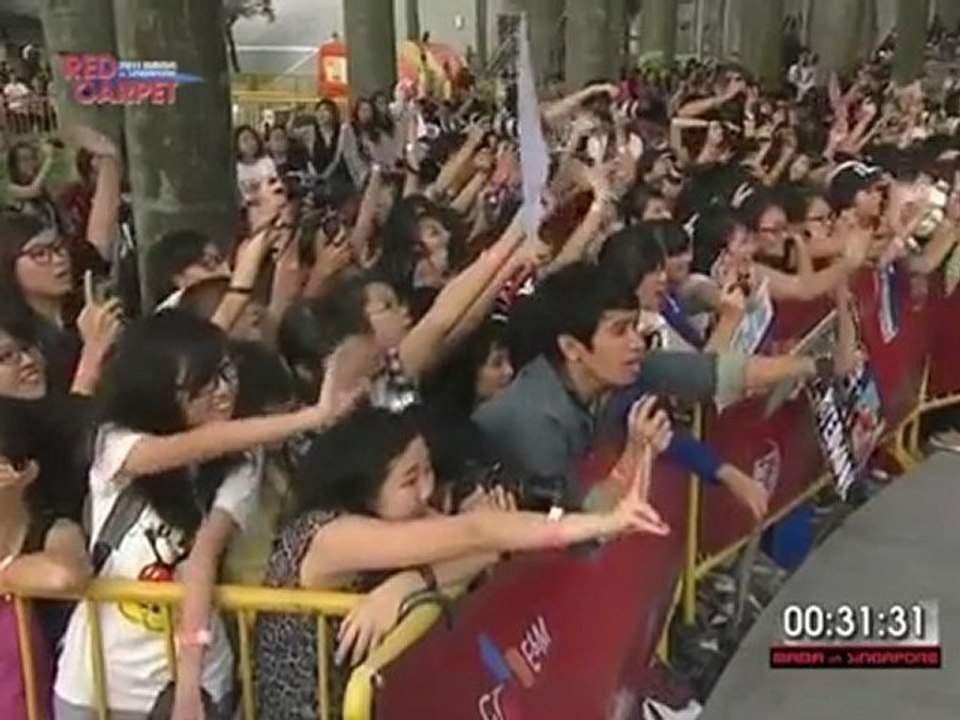 111129 SNSD - 2011 MAMA Red Carpet in Singapore