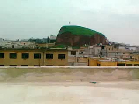 فري برس حلب علم الاستقلال على تل الأتارب 30 1 2012 ج2