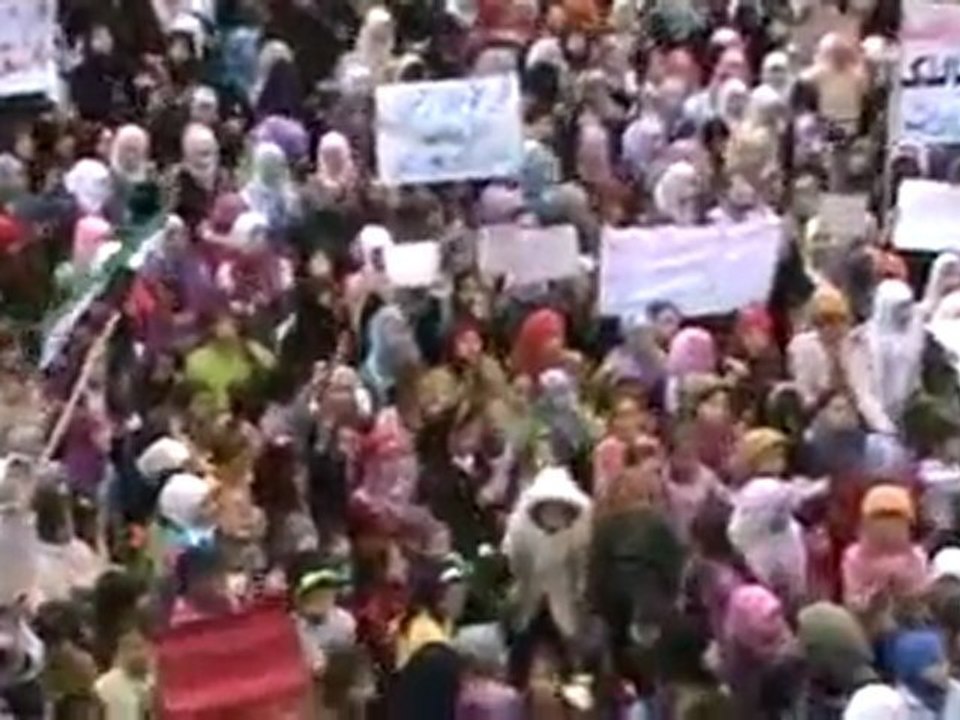 فري برس   ثورتنا نحنا سلمية حرائر ديربعلبة حاشدة 30 1 2012