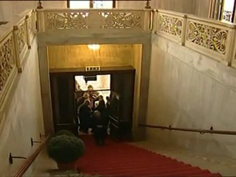 tenta il furto al museo arrestato