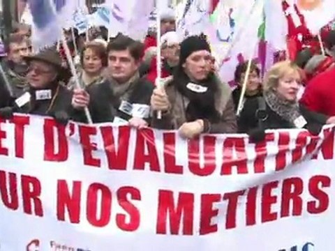 Plusieurs milliers d'enseignants en colère à Paris