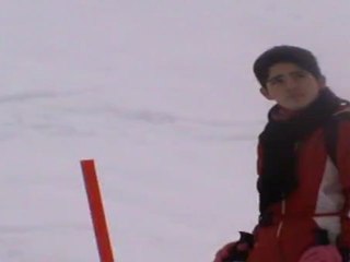 Alexis le moniteur explique aux débutants