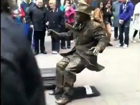 Το πιο απίστευτο ανθρώπινο άγαλμα που έχετε δει ποτέ