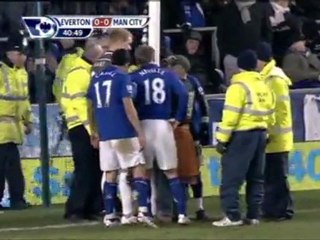 Man handcuffs himself to a post, Everton-Man City