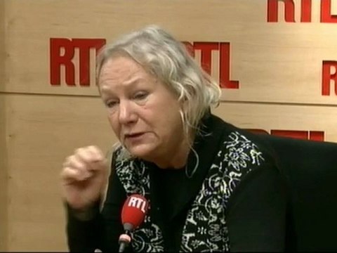 Agnès Troublé, styliste, fondatrice et dirigeante d'Agnès b. On ne peut plus fabriquer de costumes d'homme en France