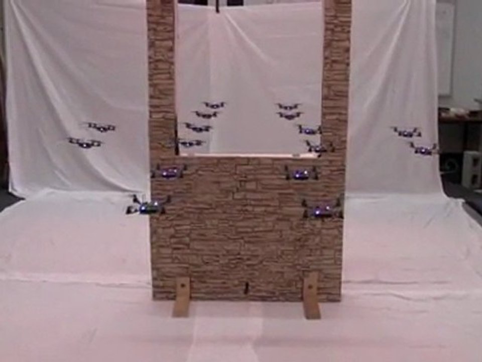 20 Nano-Quadrotors dans les airs