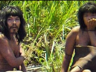 Close-up pictures of isolated Mascho-Piro tribe in Peru