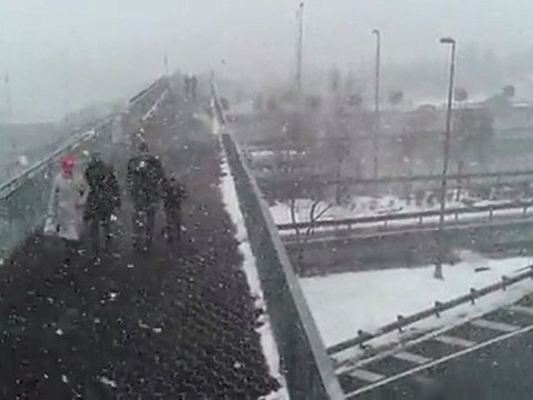 1 Şubat 2012 istanbulda Yoğun kar yağışı Ayvansaray metrobus Köprüsü