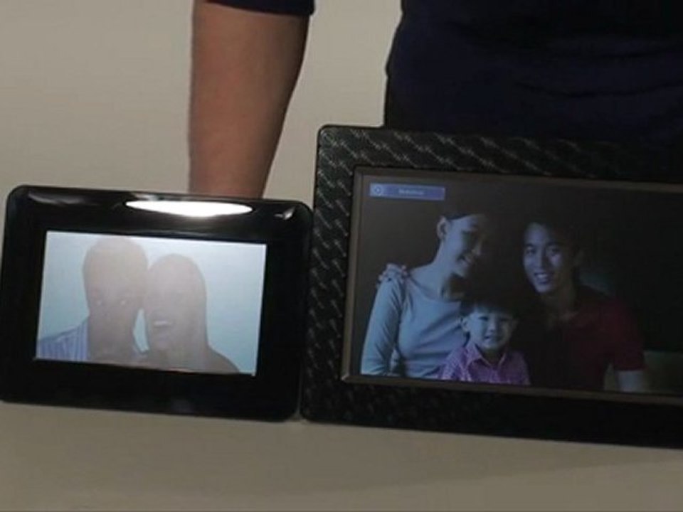 Samsung Digital Photo Frames - SPF-71E, SPF-105P (Linus Tech Tips #6)