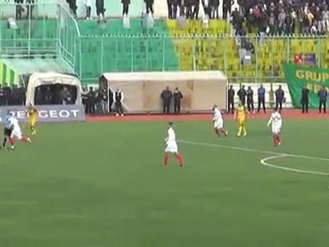 1ére mi temps du Match JSK 0-1 CRB 17J Ligue1 saison 2011/2012