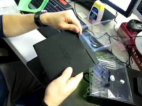 Razer Naga MMO Gaming Mouse Unboxing Linus Tech Tips