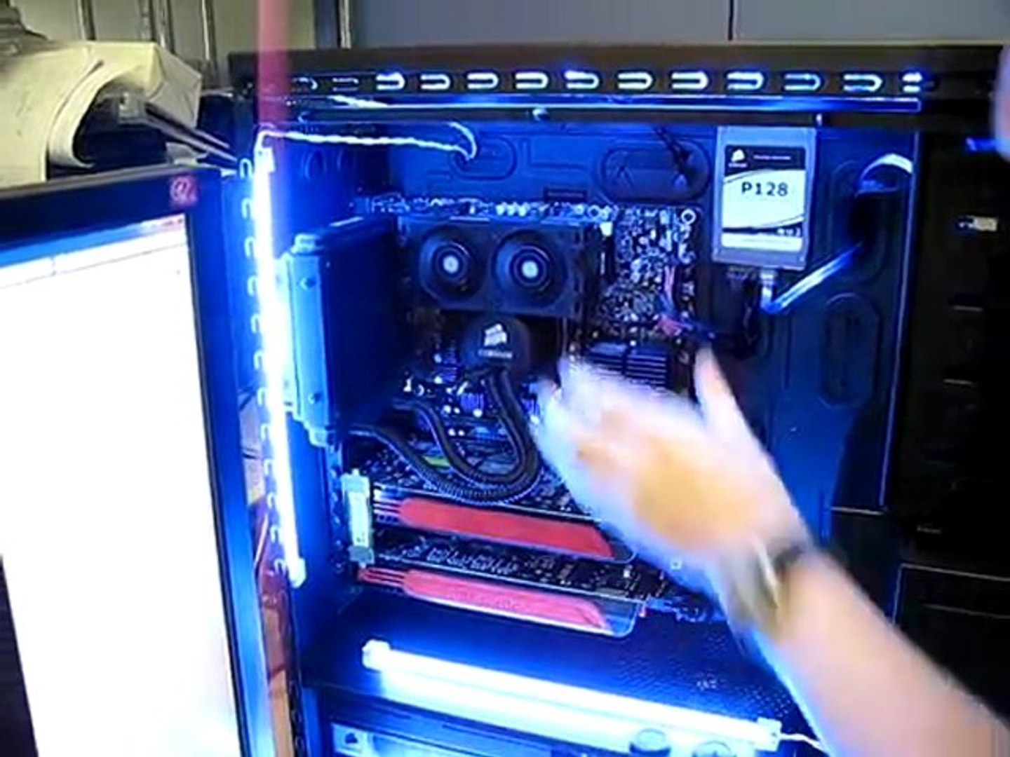 ⁣Corsair Dream PC Showcase Linus Tech Tips