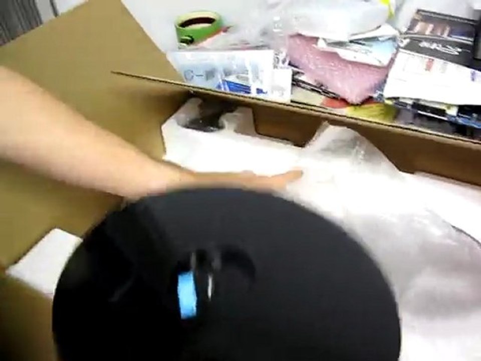 Samsung 2233RZ 3D 120Hz 22" LCD Monitor Unboxing Linus Tech Tips