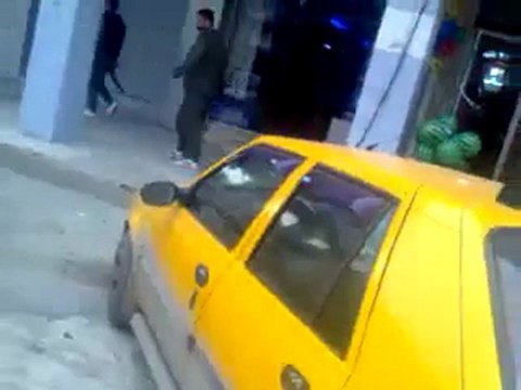 فري برس حماه الشبيحة يرهبون الناس في شارع صلاح الدين 30 1 2012