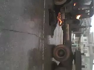 فري برس   إدلب   أريحا ناقلة دبابات أعطبها الجيش الحر 31 1 2012