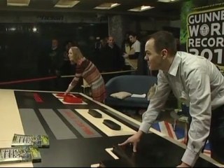 Il fabrique la plus grosse manette de NES du monde !