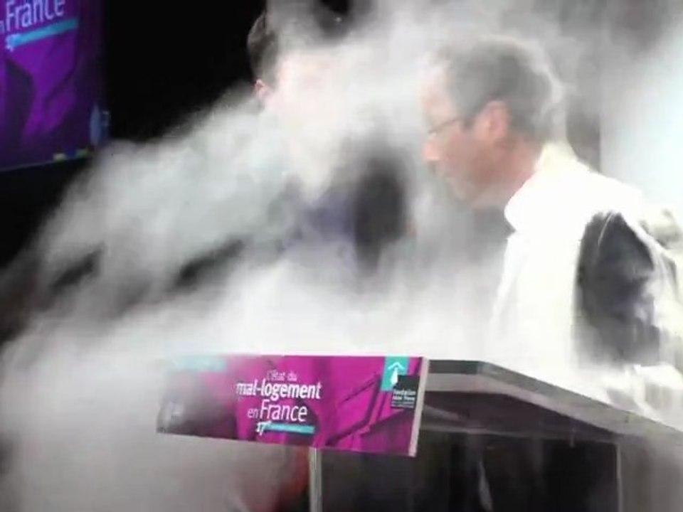 "C'est les risques du métier" : François Hollande réagit à son enfarinage