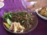 Trip Gourmand  Fred, tu manges quoi Les crevettes vivantes - Laos - Vientiane - YouTube [freecorder.com]