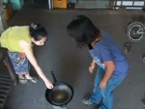 Trip Gourmand  La recette du Nem Tradueua - Laos - Vientiane - YouTube [freecorder.com]