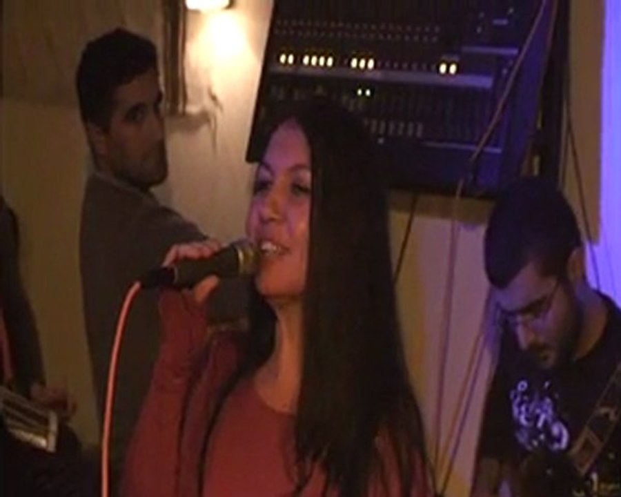 Bahça duvarından aştım / Feryal Öney