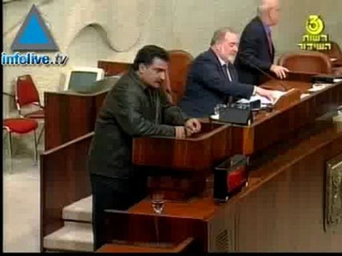 عزمي بشارة يتحدث للجزيرة