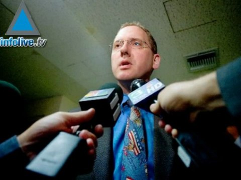 طلاب أمريكيون يرفعون علم إسرائيل ملطخاً بالدماء