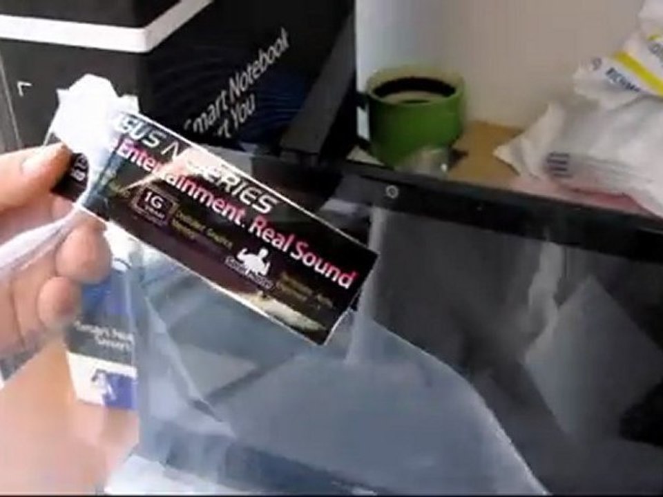 ASUS N61JQ-A1 Core i7 Light Gaming 16" Notebook Unboxing & First Look Linus Tech Tips