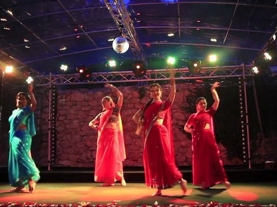 Spectacle Danse Bollywood et Odissi de la Cie "Indian Dance Navrasa" Cote d'Azur