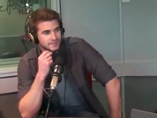 Liam Hemsworth Talks About Paparazzi #2 - NovaFM 17/03/2010