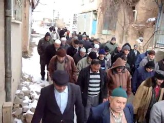 DİŞLİ KASABASINDA ALİHSAN ŞİŞİK AMCANIN CENAZE TÖRENİ