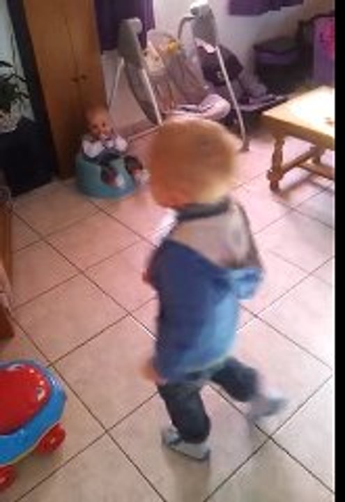 Quand Léo tente la choré de mylène...