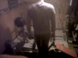 1er a 80 kg (20 rep) 2 ième 30 secondes de repos a 90 kg