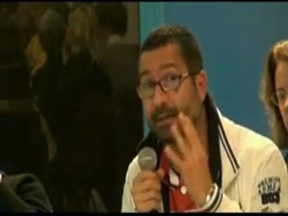 La Gréce Mise en Esclavage Moderne_Dimitri Français D'Origine Grec Parle de la réelle situation en Grèce (2011) 1/2