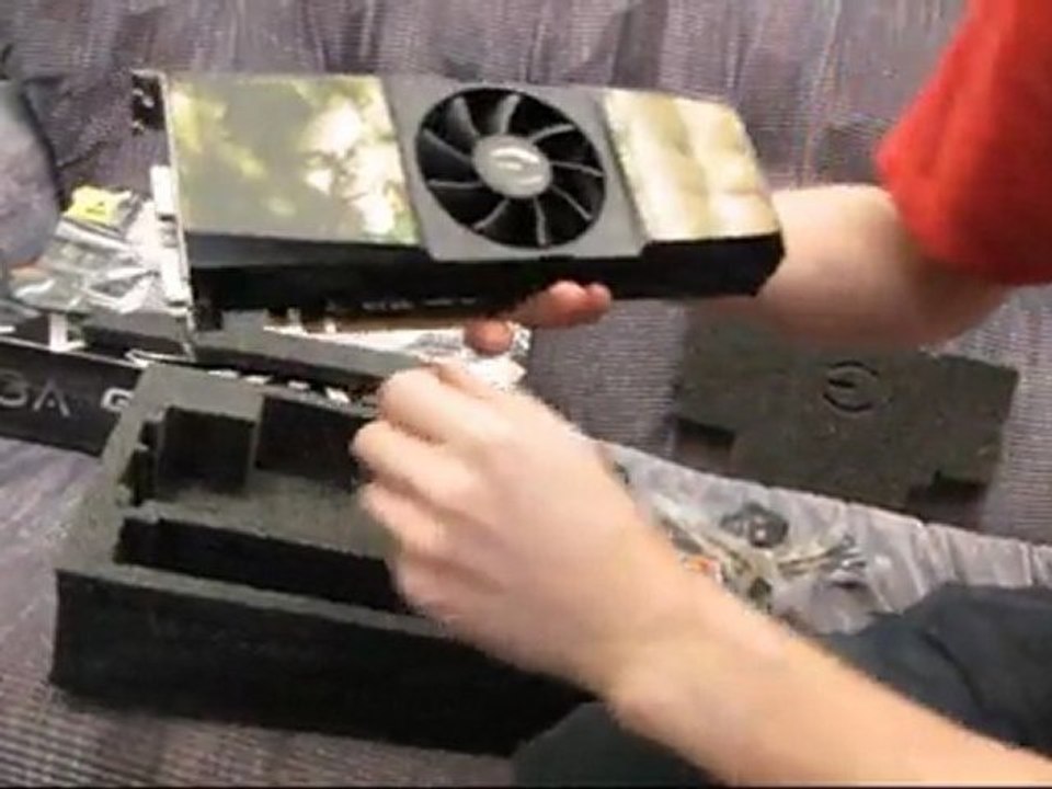 eVGA GTX 275 Co-op PhysX Edition w/ GTS 250 Built-In Unboxing & First Look Linus Tech Tips