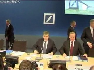 Utili Deutsche Bank in calo deludono i mercati