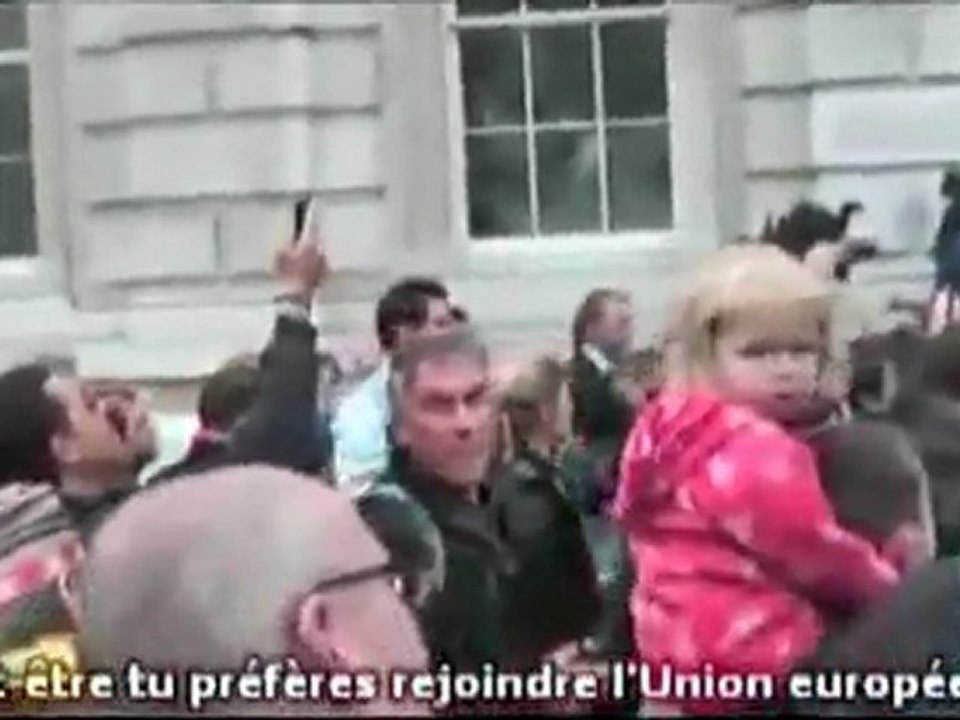 Militant anti-NWO s'invite à une conférence de presse