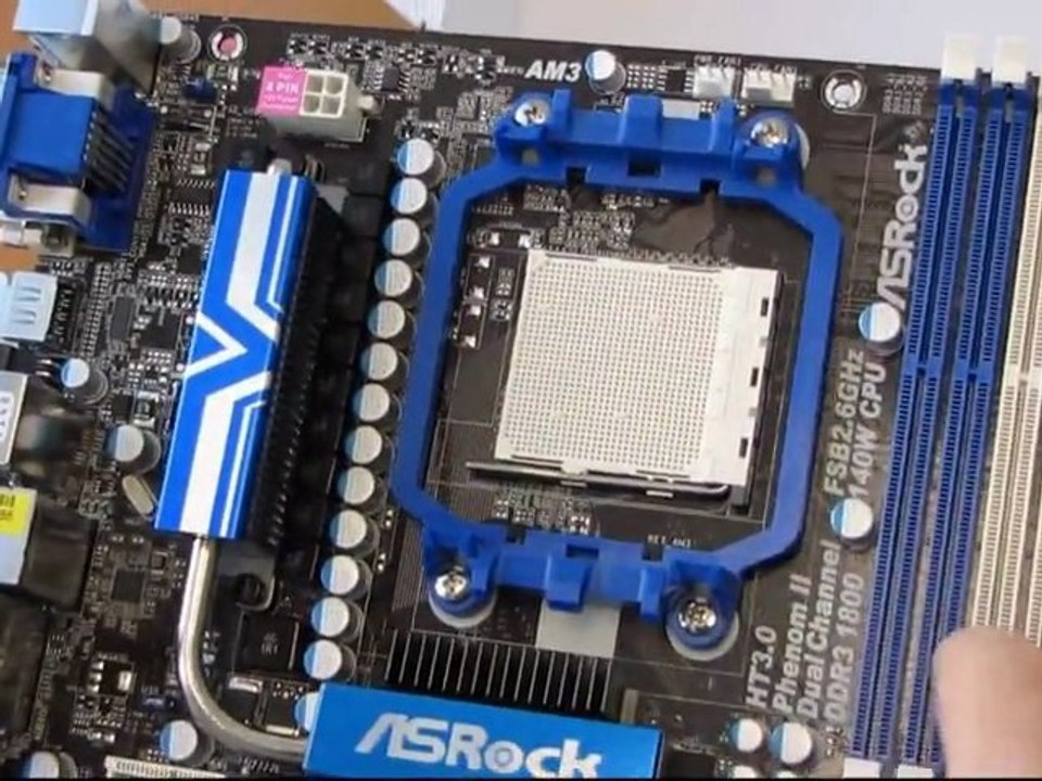 Asrock 890GX Extreme3 890GX CrossfireX Motherboard Unboxing & First Look Linus Tech Tips
