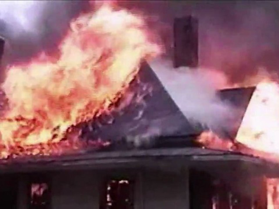 Crystal Castles - Baptism (Indyans Remix) + Video Remix