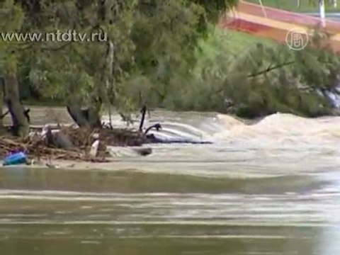 Наводнение в Австралии: тысячи покидают дома