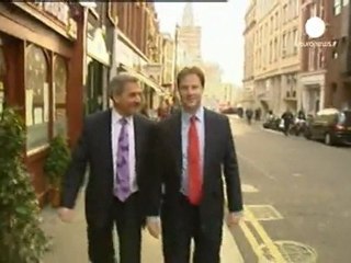 İngiltere Enerji Bakanı Huhne istifa etti